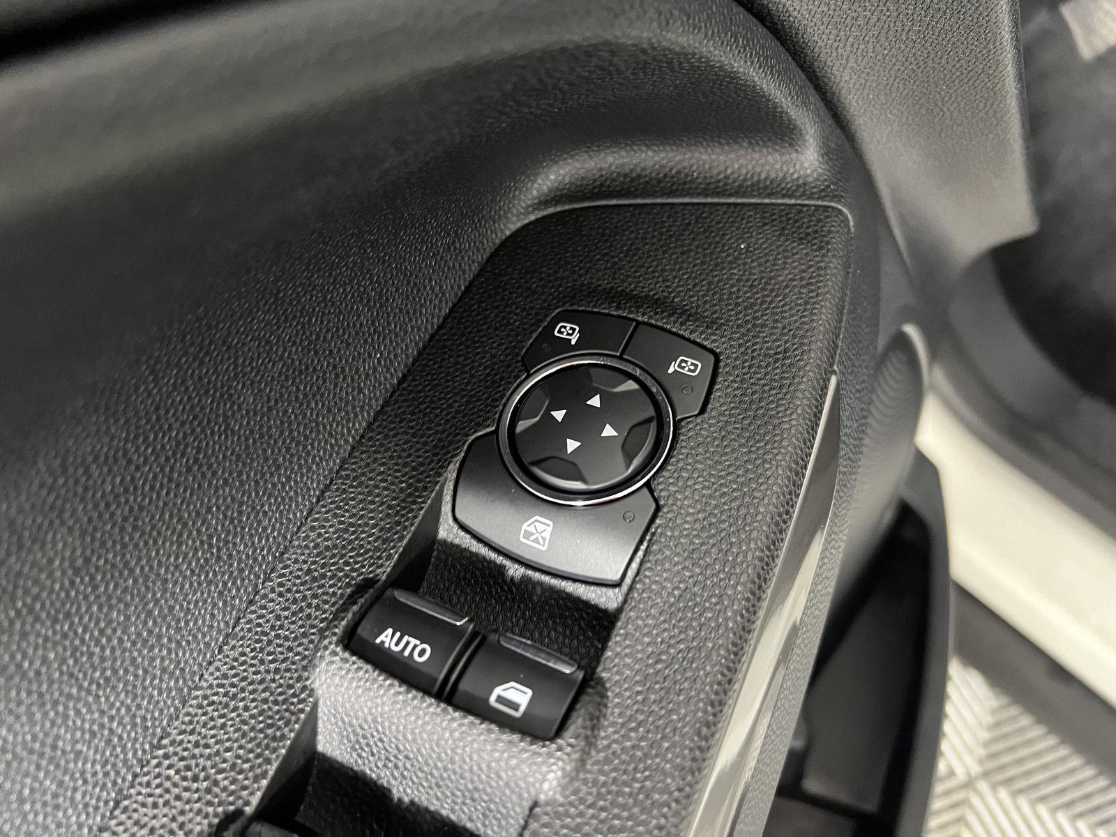 Used 2019 Diamond White Ford SE image 11