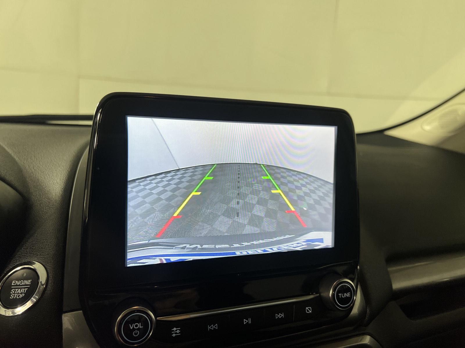 Used 2019 Diamond White Ford SE image 16