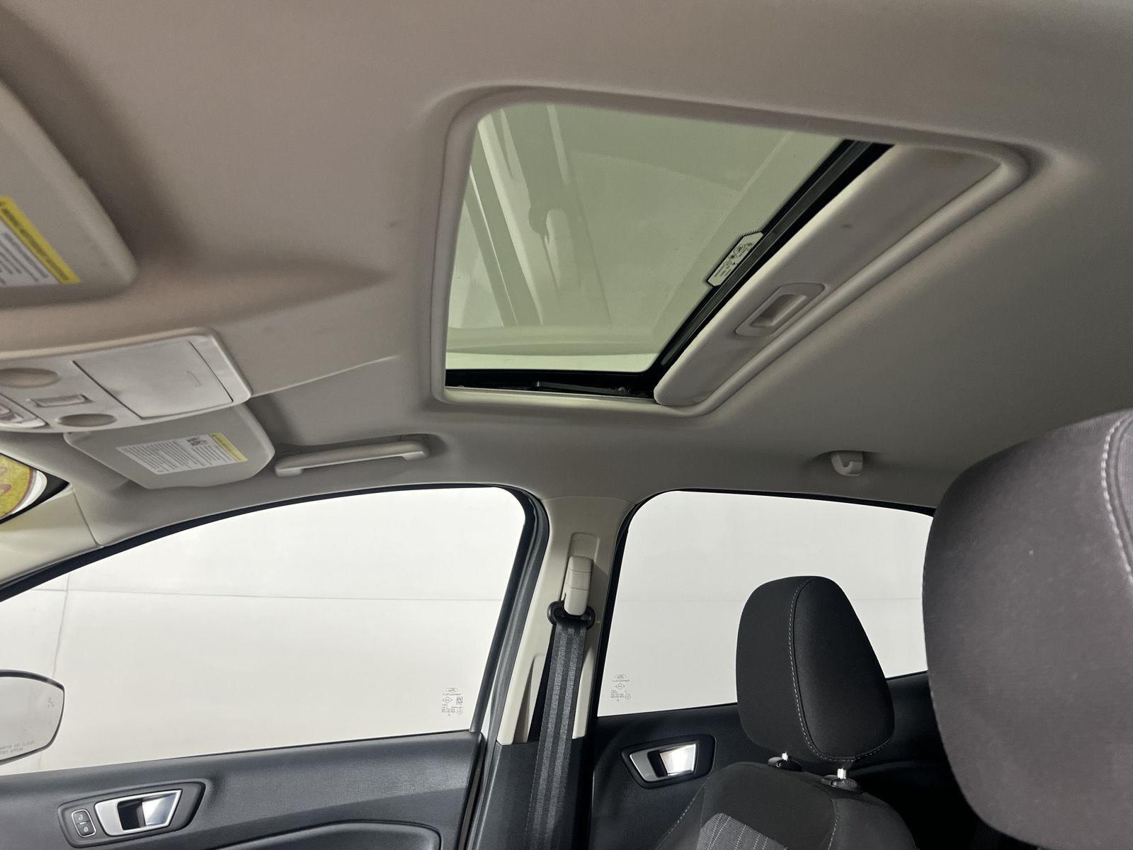 Used 2019 Diamond White Ford SE image 20
