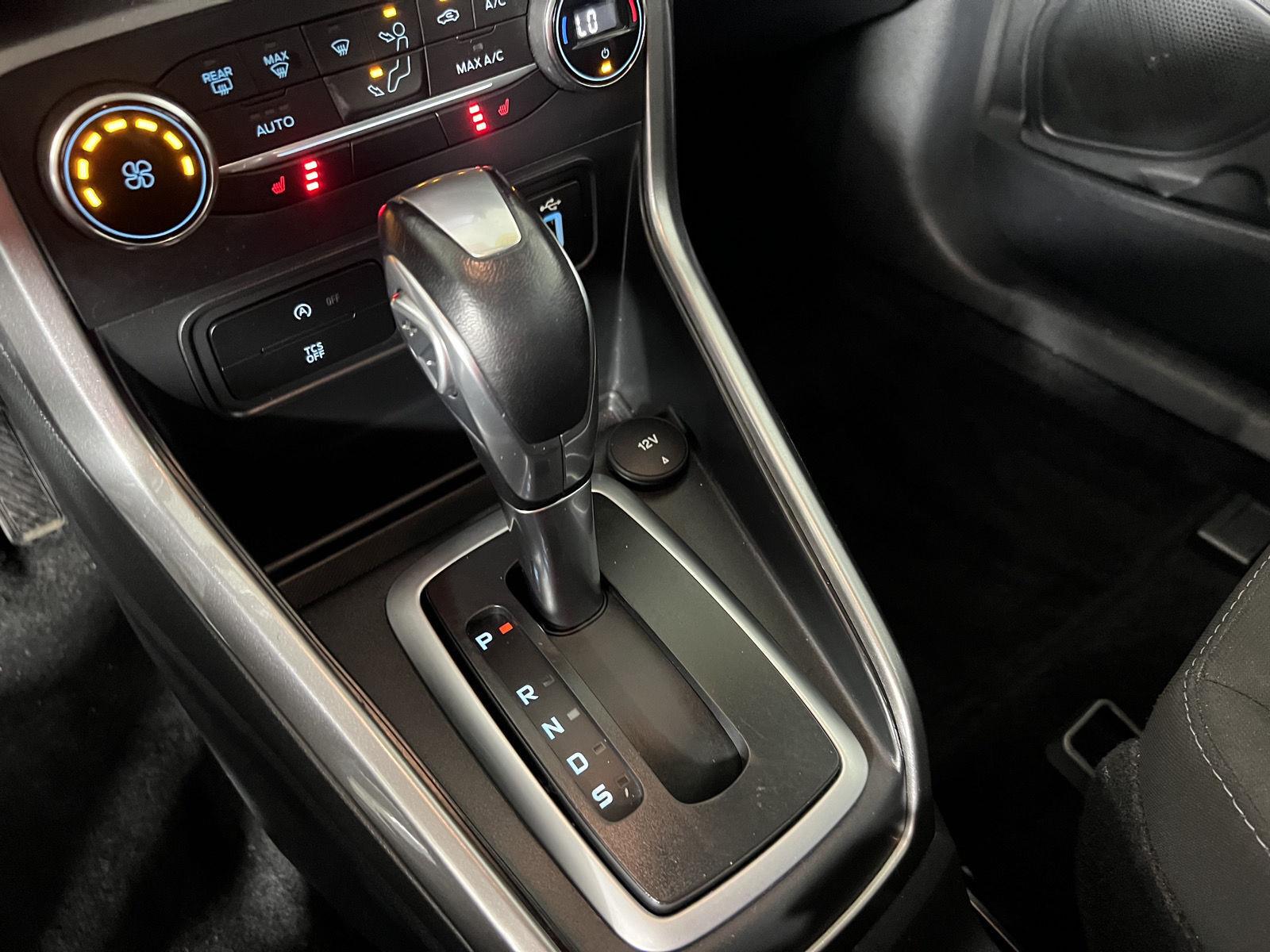 Used 2019 Diamond White Ford SE image 19
