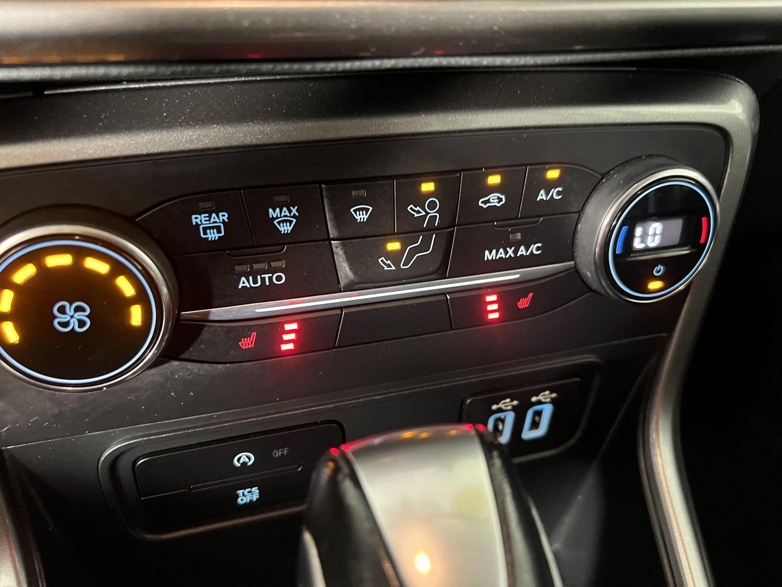 Used 2019 Diamond White Ford SE image 18