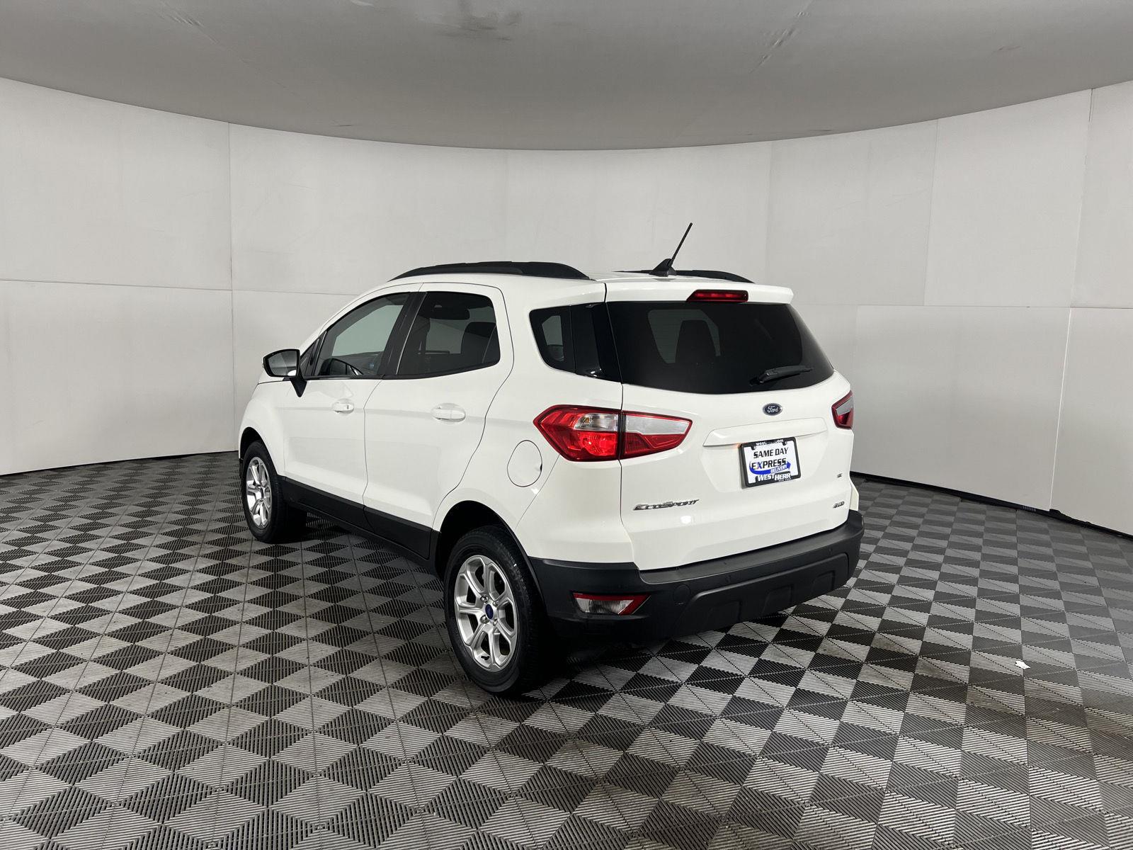 Used 2019 Diamond White Ford SE image 6