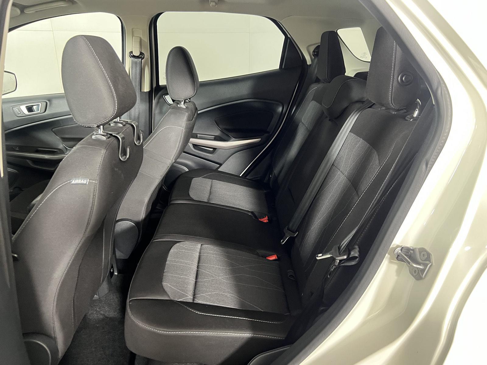 Used 2019 Diamond White Ford SE image 22