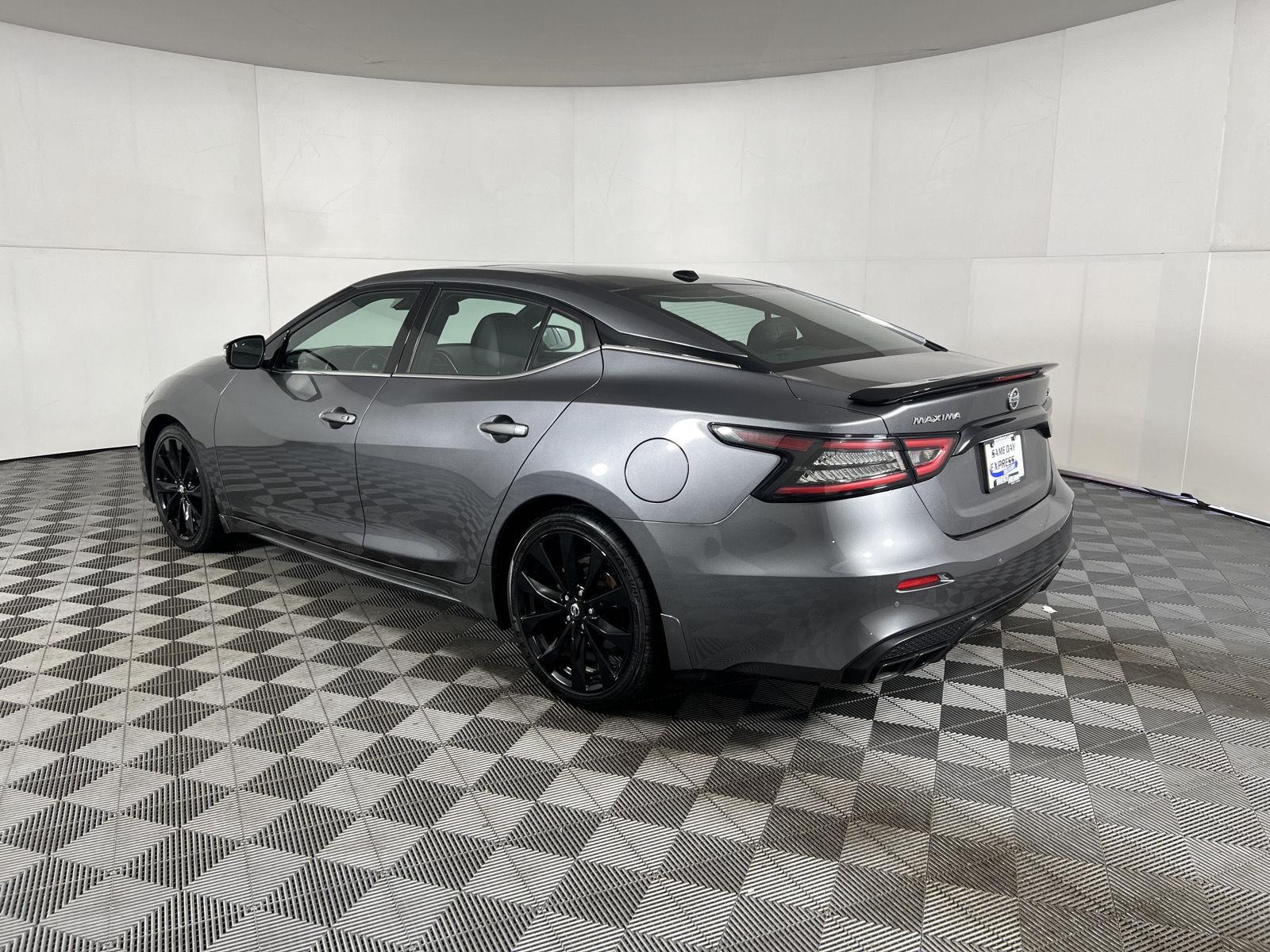 Used 2022 Gun Metallic Nissan SR image 7
