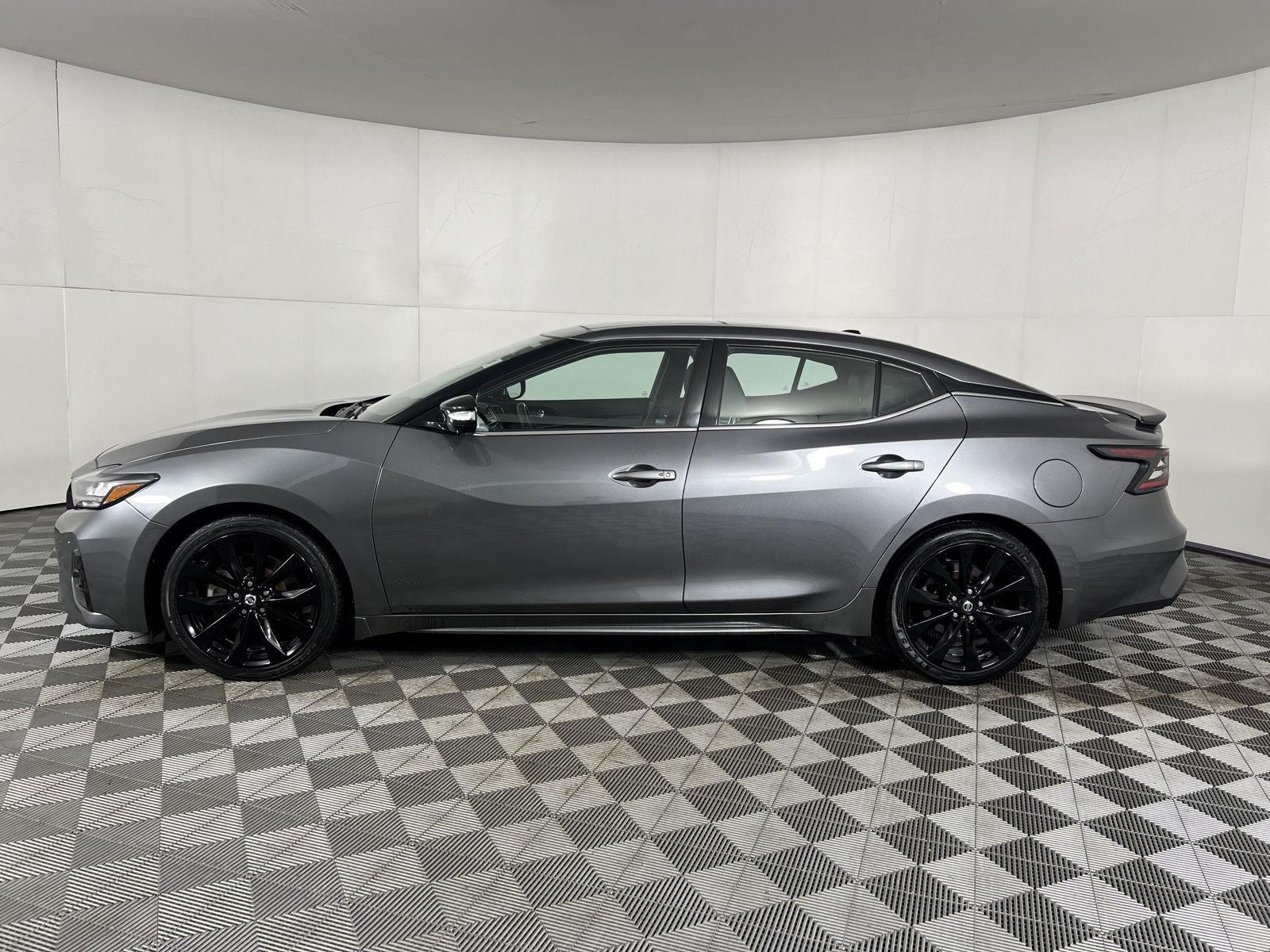 Used 2022 Gun Metallic Nissan SR image 5