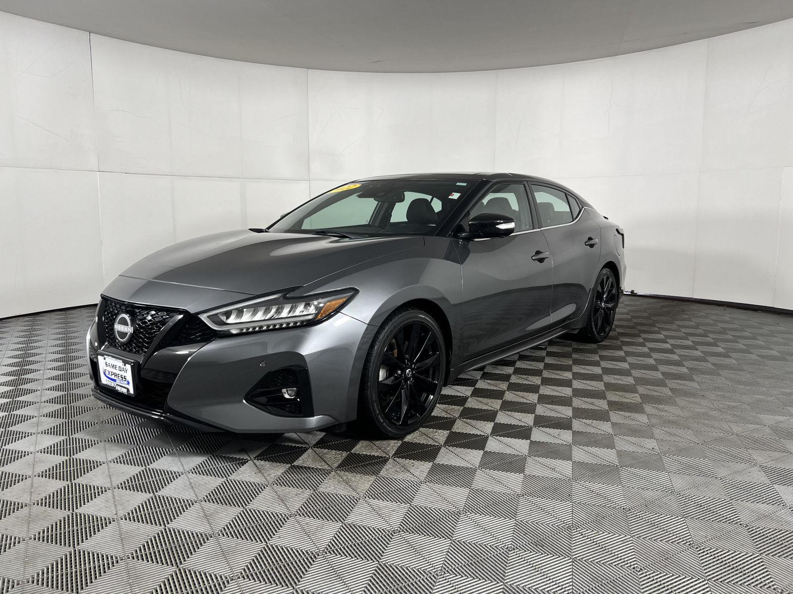 Used 2022 Gun Metallic Nissan SR image 4