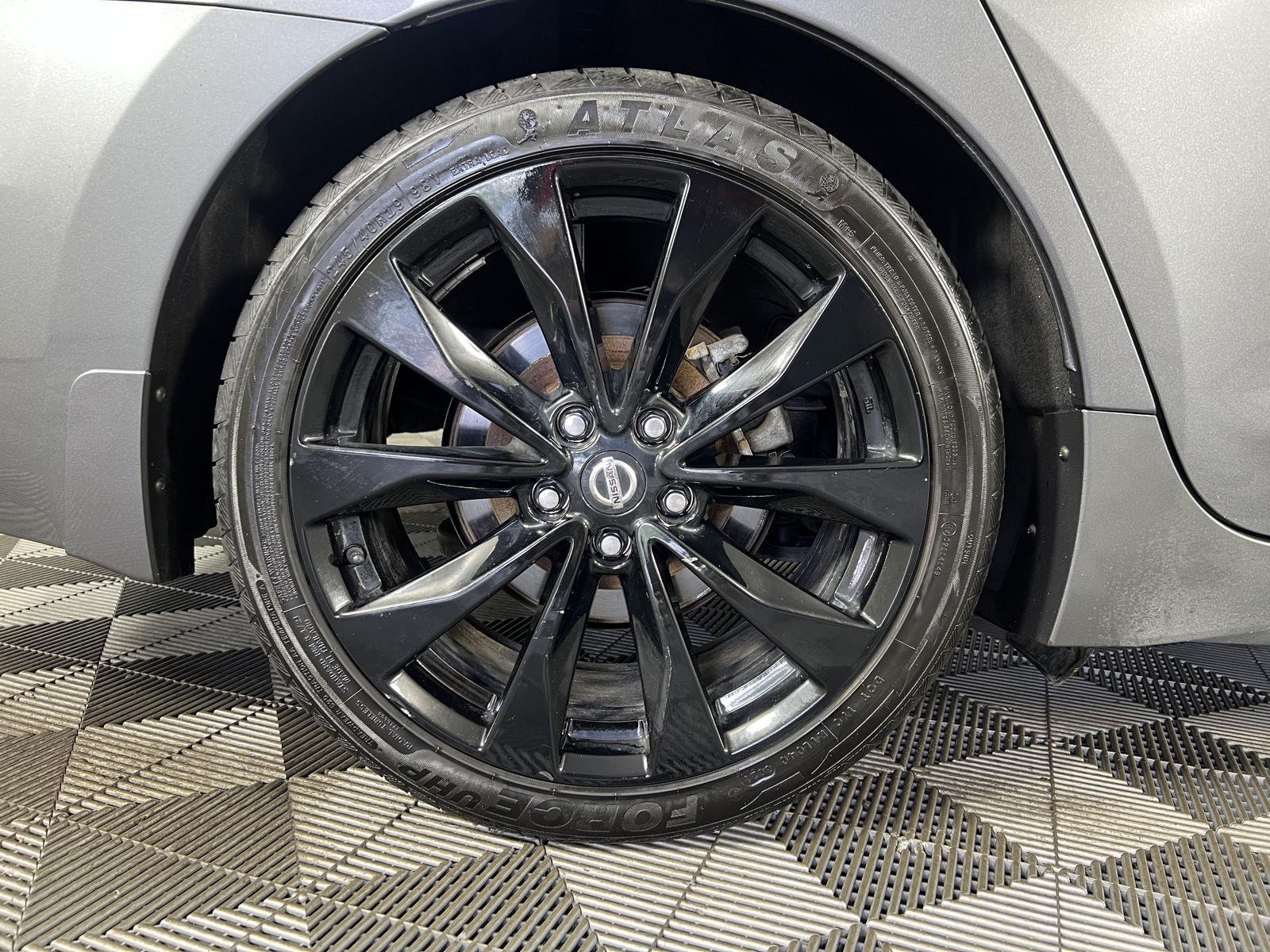 Used 2022 Gun Metallic Nissan SR image 6