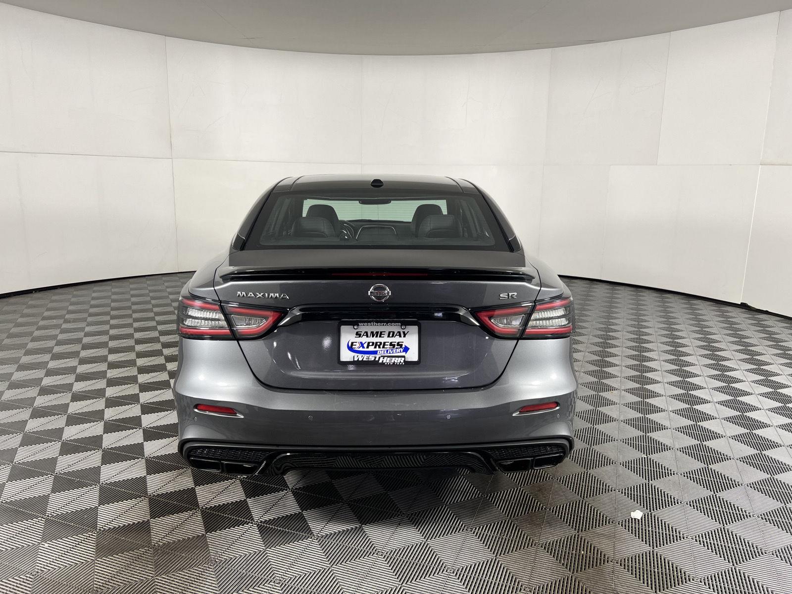 Used 2022 Gun Metallic Nissan SR image 8
