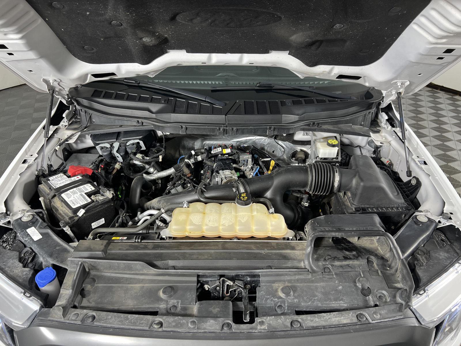 Used 2022 Oxford White Ford XLT image 3