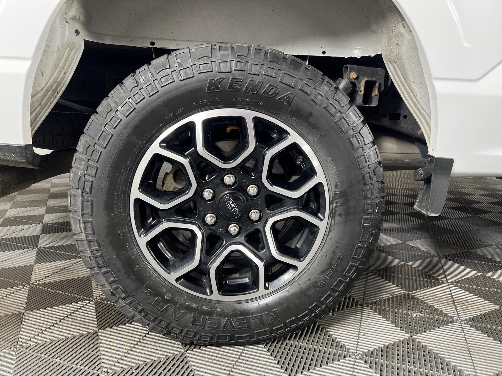 Used 2022 Oxford White Ford XLT image 9