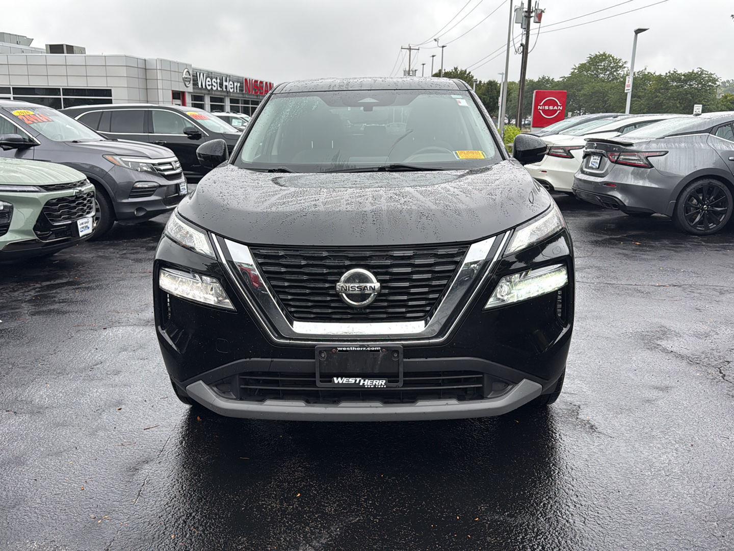 Used 2021 Super Black Nissan SV image 2