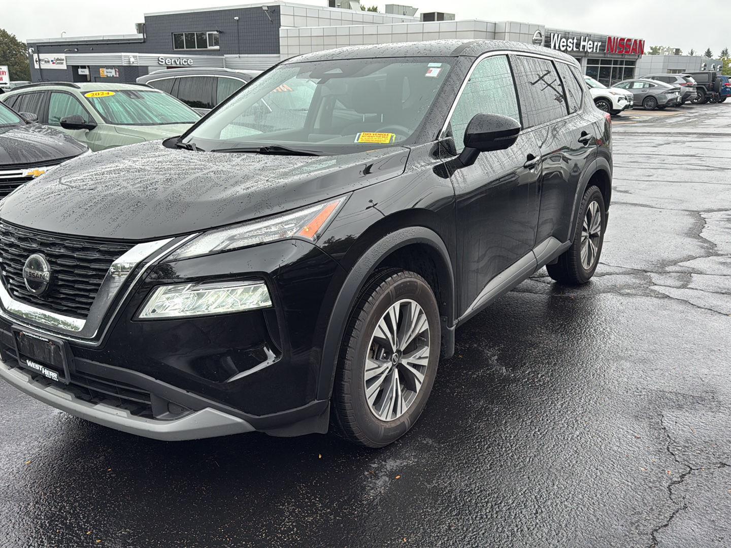 Used 2021 Super Black Nissan SV image 3
