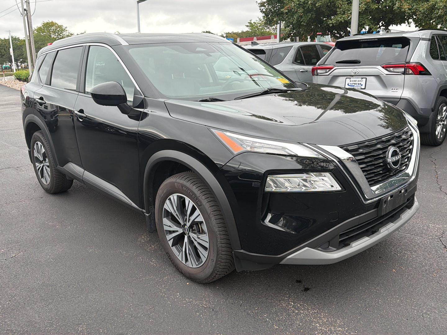 Used 2023 Super Black Nissan SV image 3