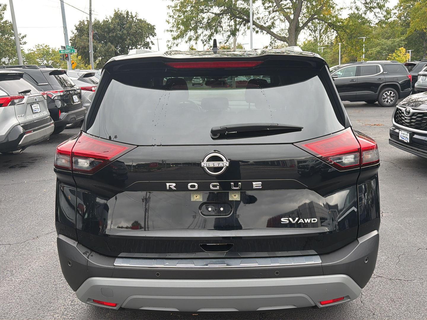 Used 2023 Super Black Nissan SV image 5