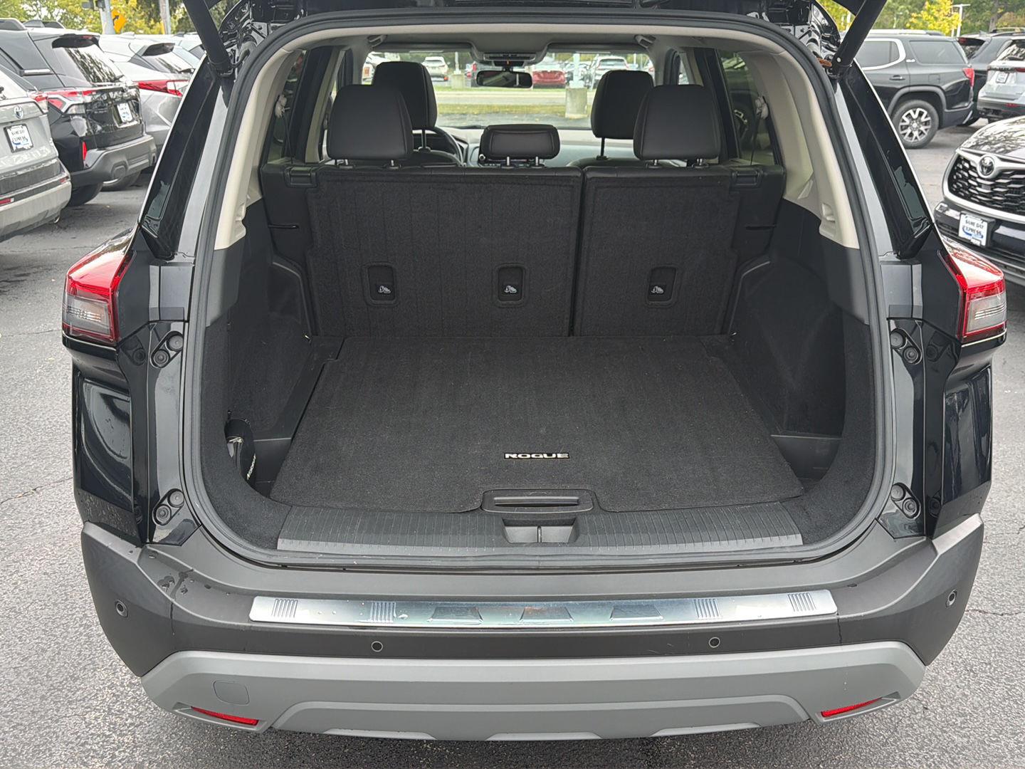 Used 2023 Super Black Nissan SV image 6