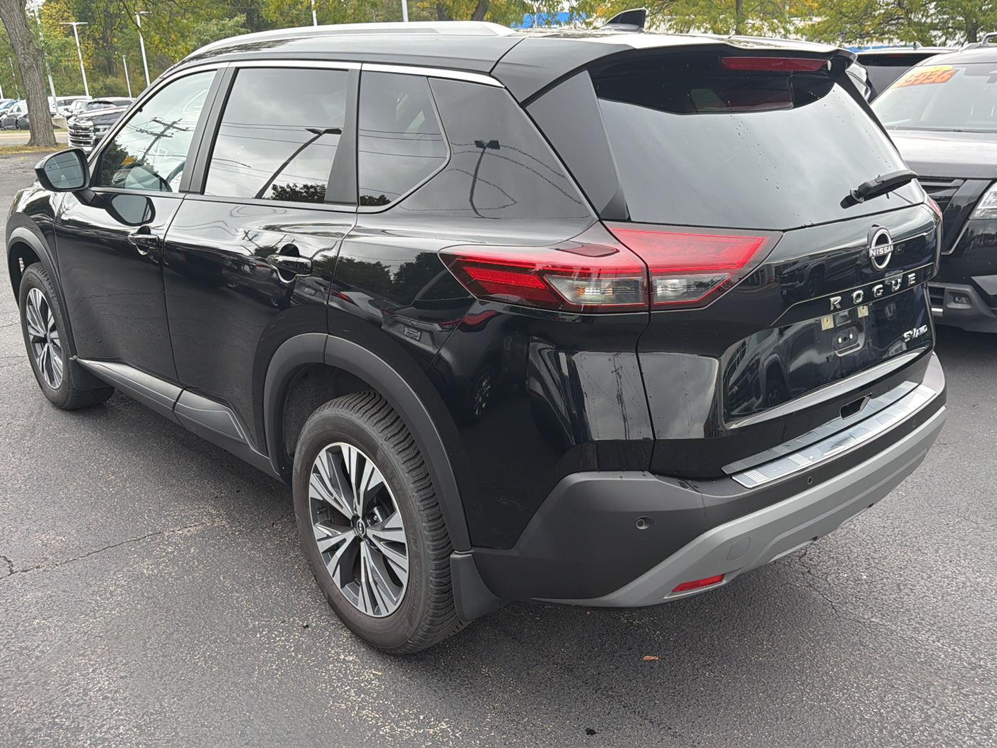 Used 2023 Super Black Nissan SV image 8