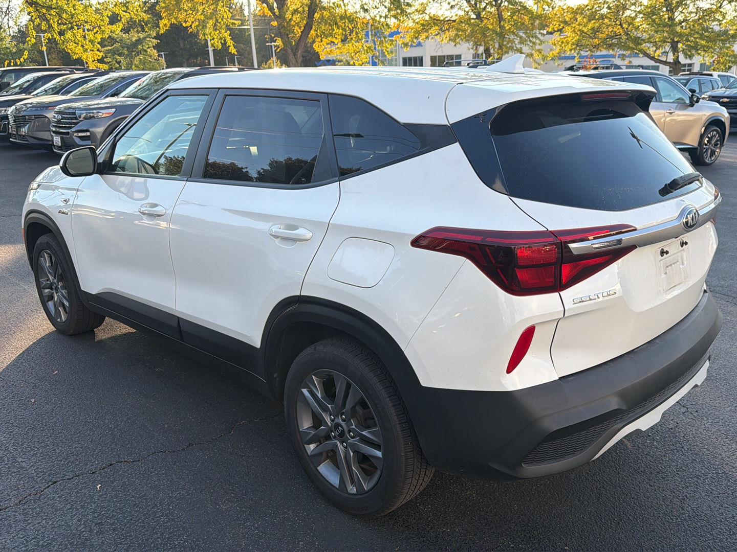 Used 2021 Snow White Pearl Kia LX image 7