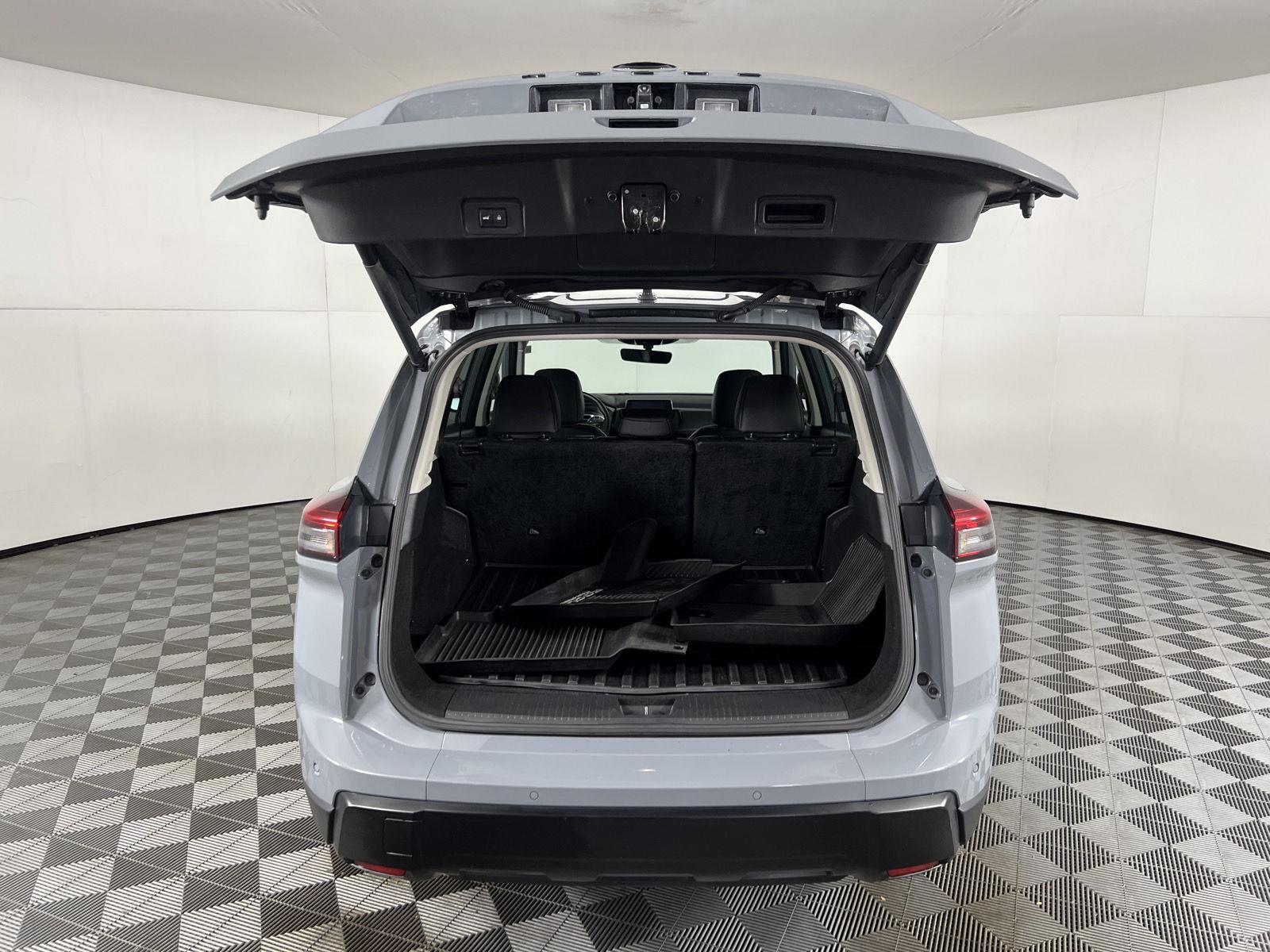 Certified Used 2025 Boulder Gray Pearl Nissan Rock Creek image 9