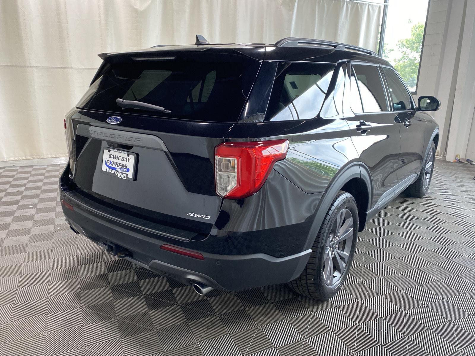 Used 2023 Black Metallic Ford XLT image 13