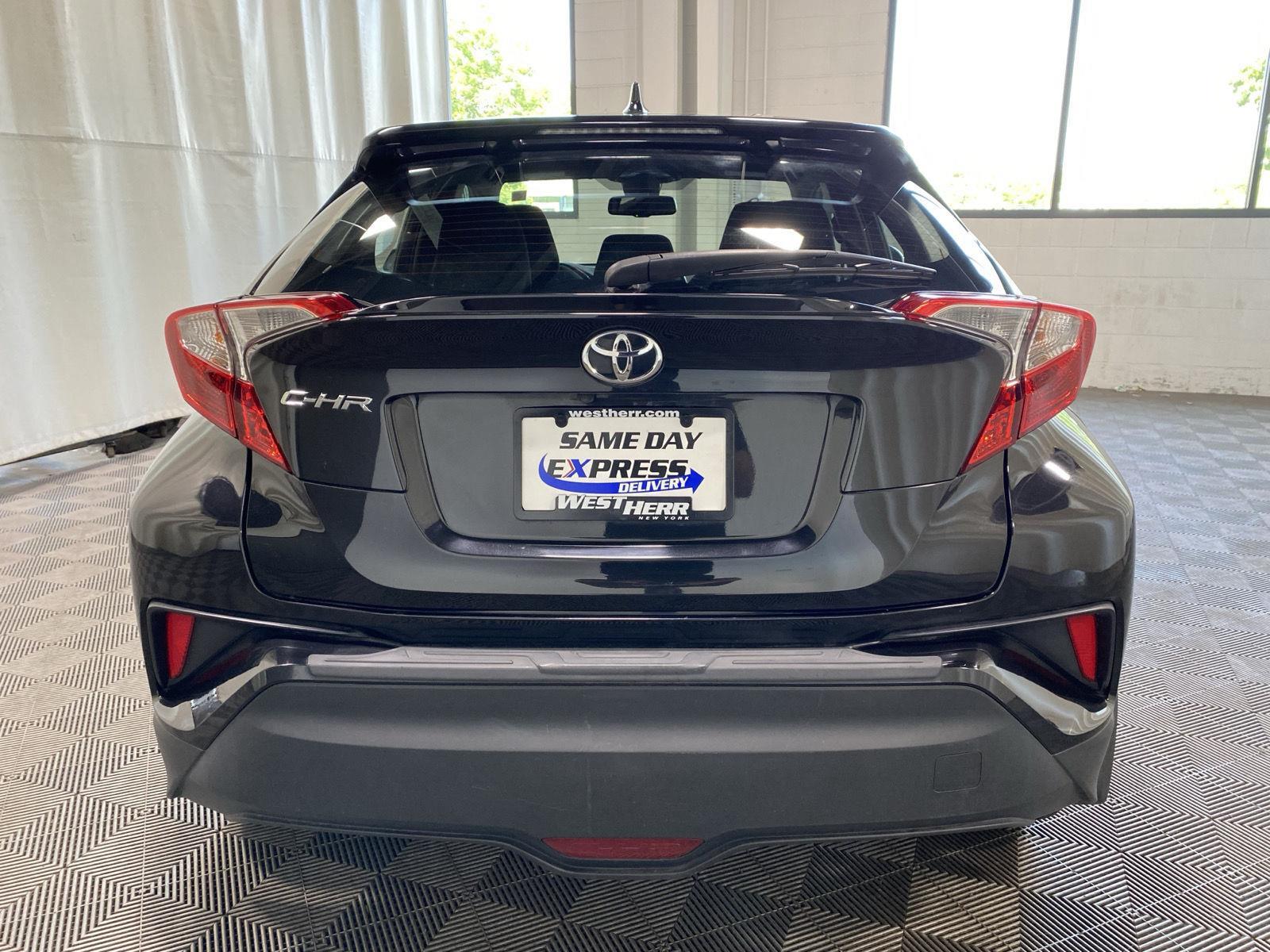 Used 2018 Black Sand Pearl Toyota XLE Premium image 11