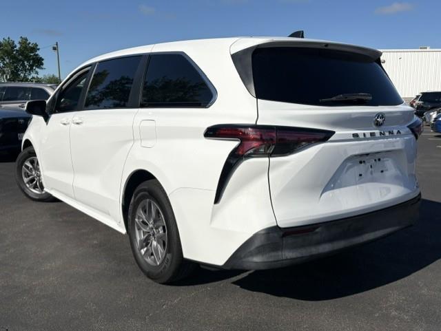 Used 2022 White Toyota LE image 5