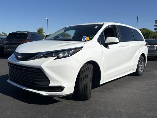 Used 2022 White Toyota LE image 3