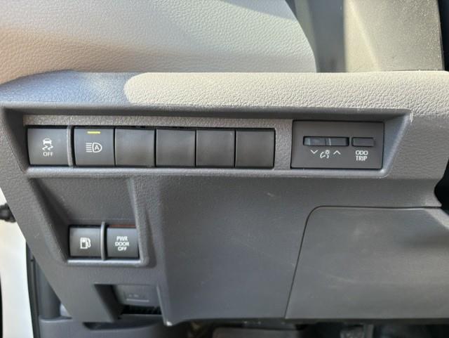 Used 2022 White Toyota LE image 9