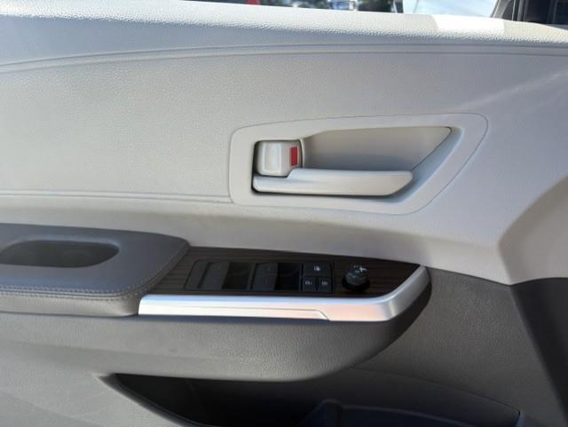 Used 2022 White Toyota LE image 10