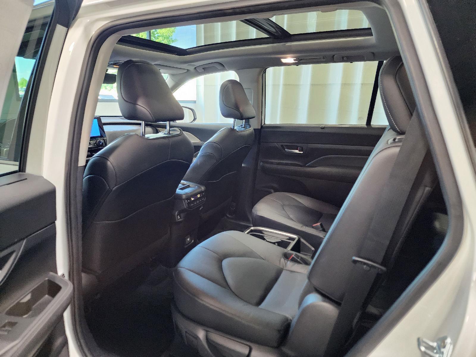 Certified Used 2024 Pearl Toyota Limited image 17