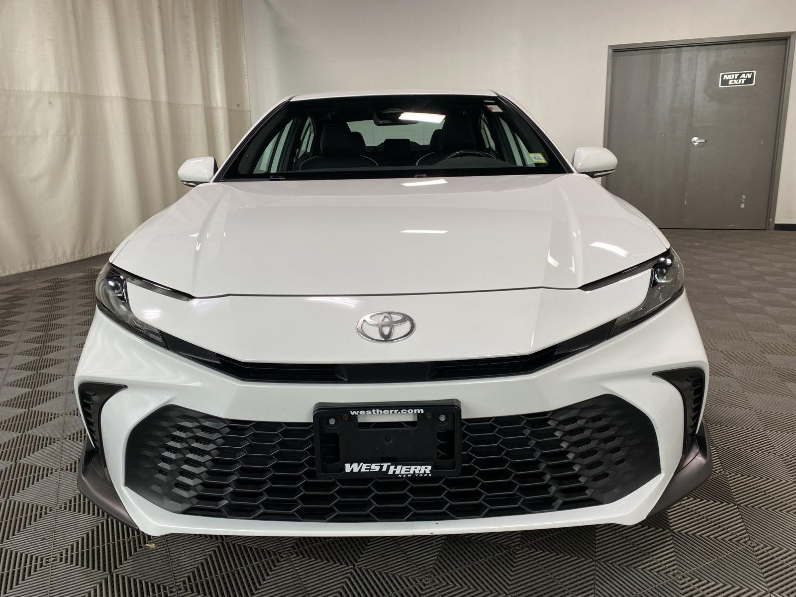 Certified Used 2025 Ice Cap Toyota SE image 2