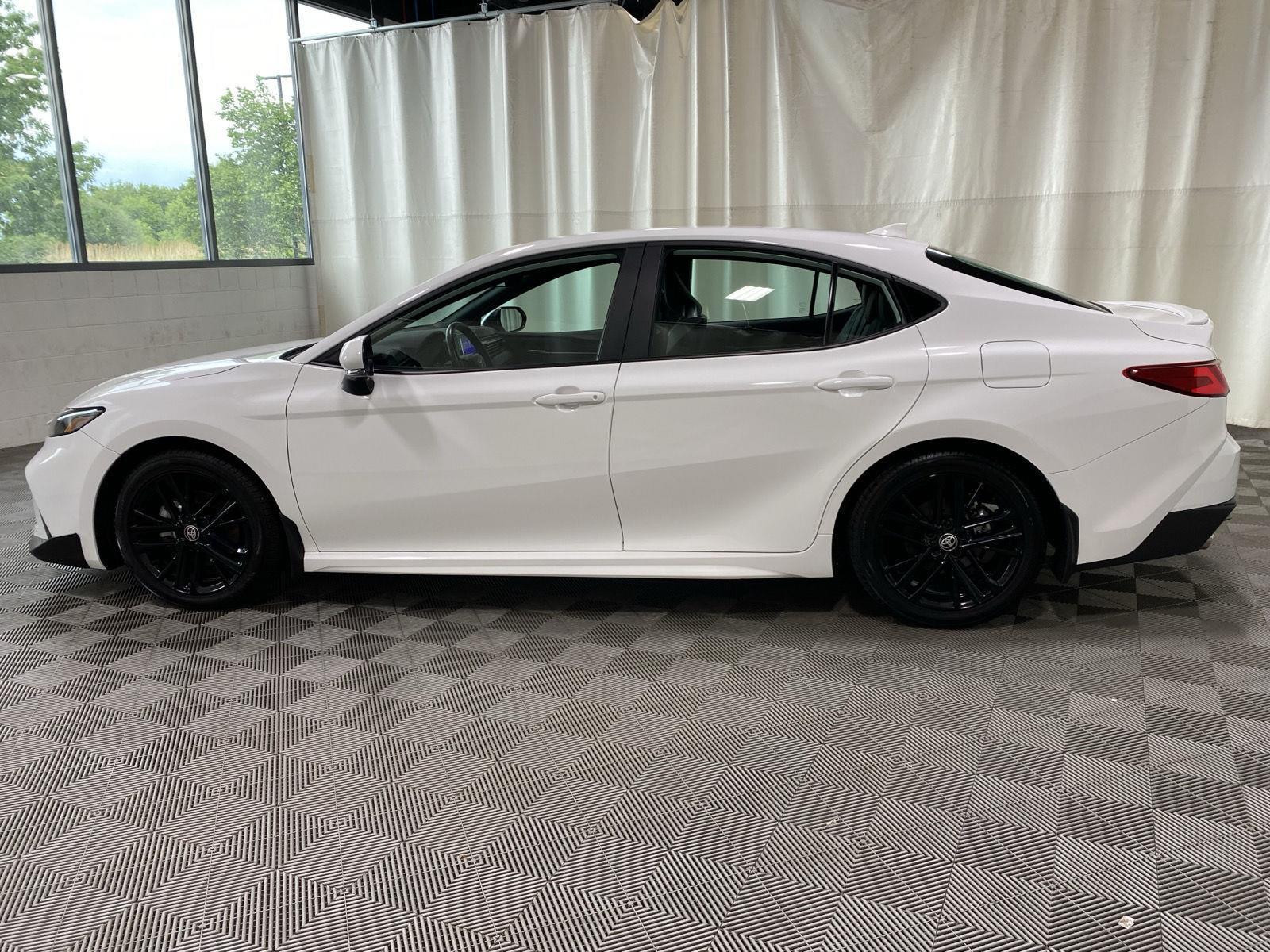 Certified Used 2025 Ice Cap Toyota SE image 4