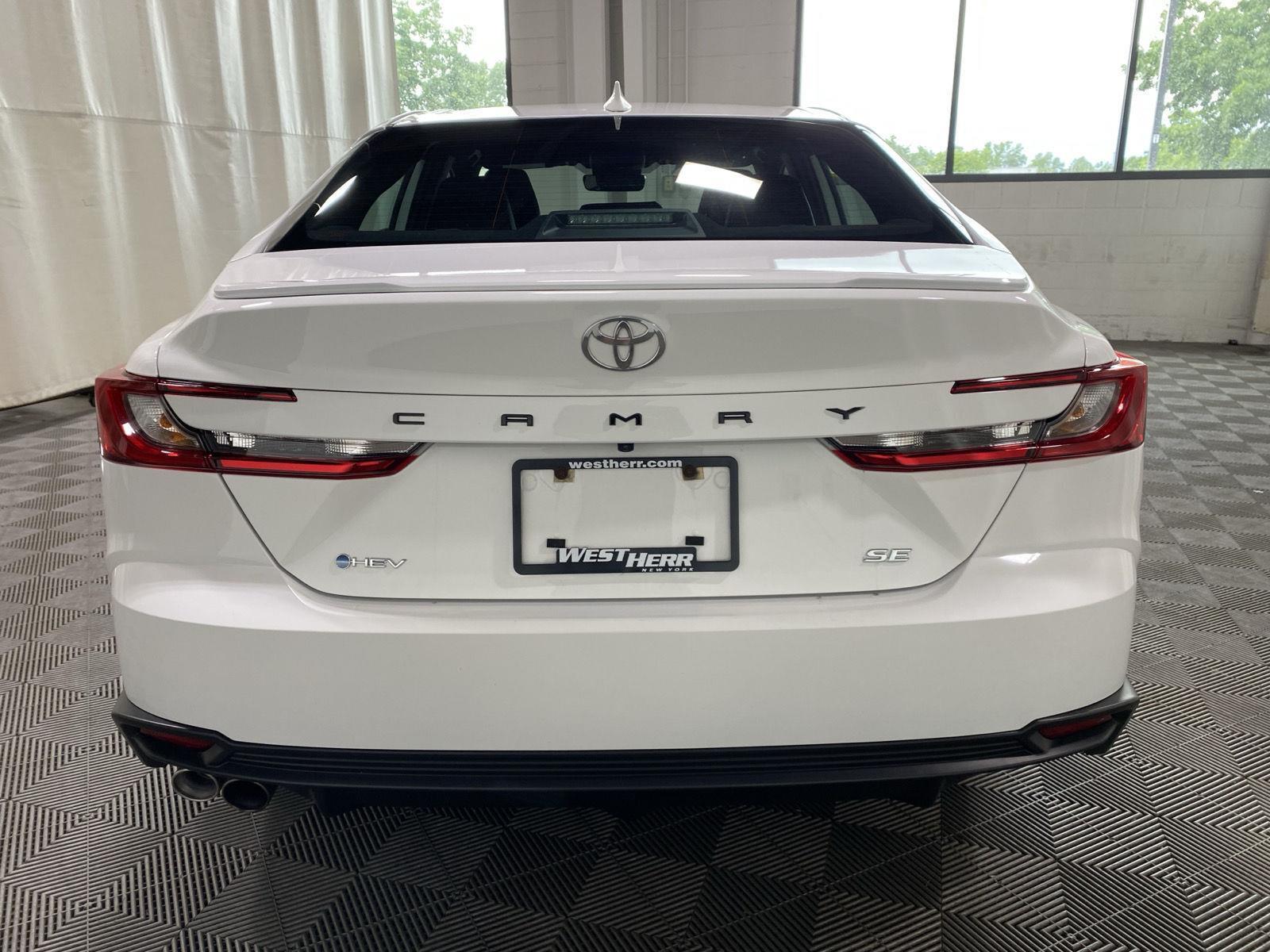 Certified Used 2025 Ice Cap Toyota SE image 6