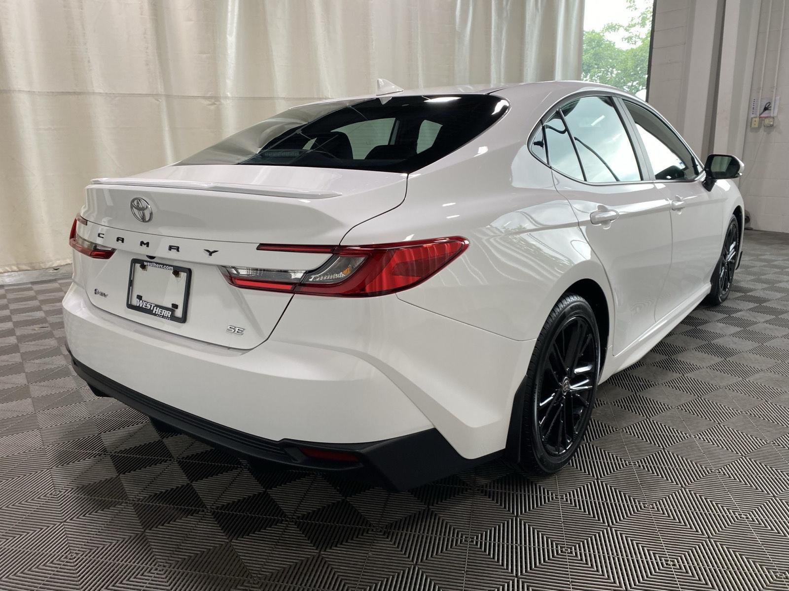 Certified Used 2025 Ice Cap Toyota SE image 7