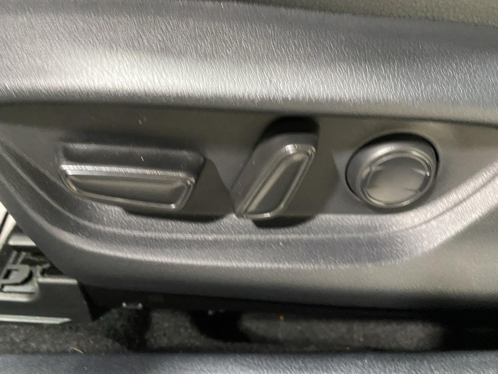 Certified Used 2025 Ice Cap Toyota SE image 18