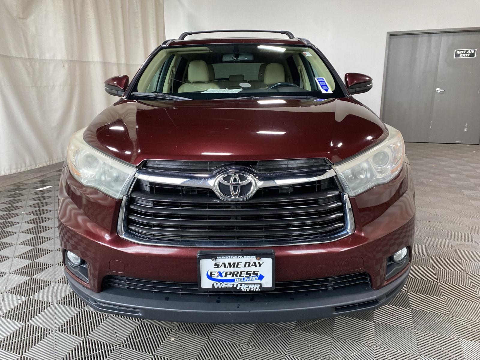 Used 2016 Ooh La La Rouge Mica Toyota XLE image 3