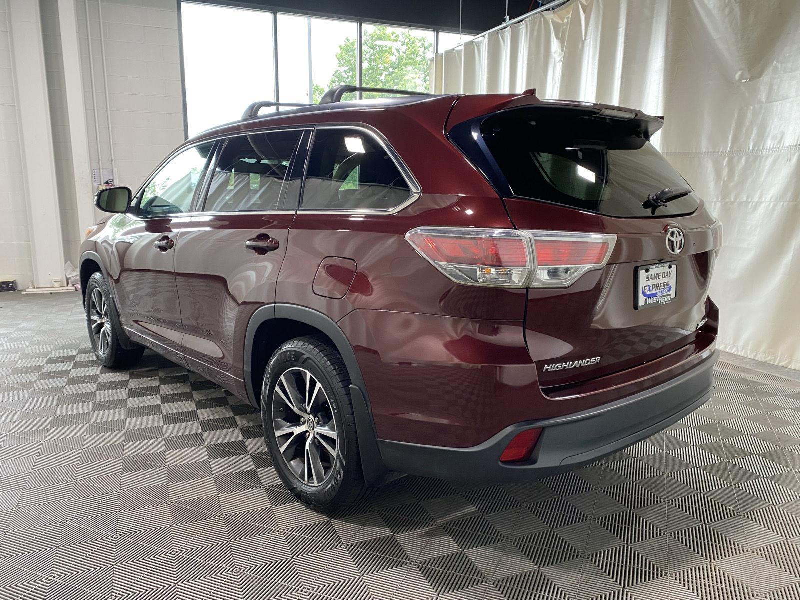 Used 2016 Ooh La La Rouge Mica Toyota XLE image 9