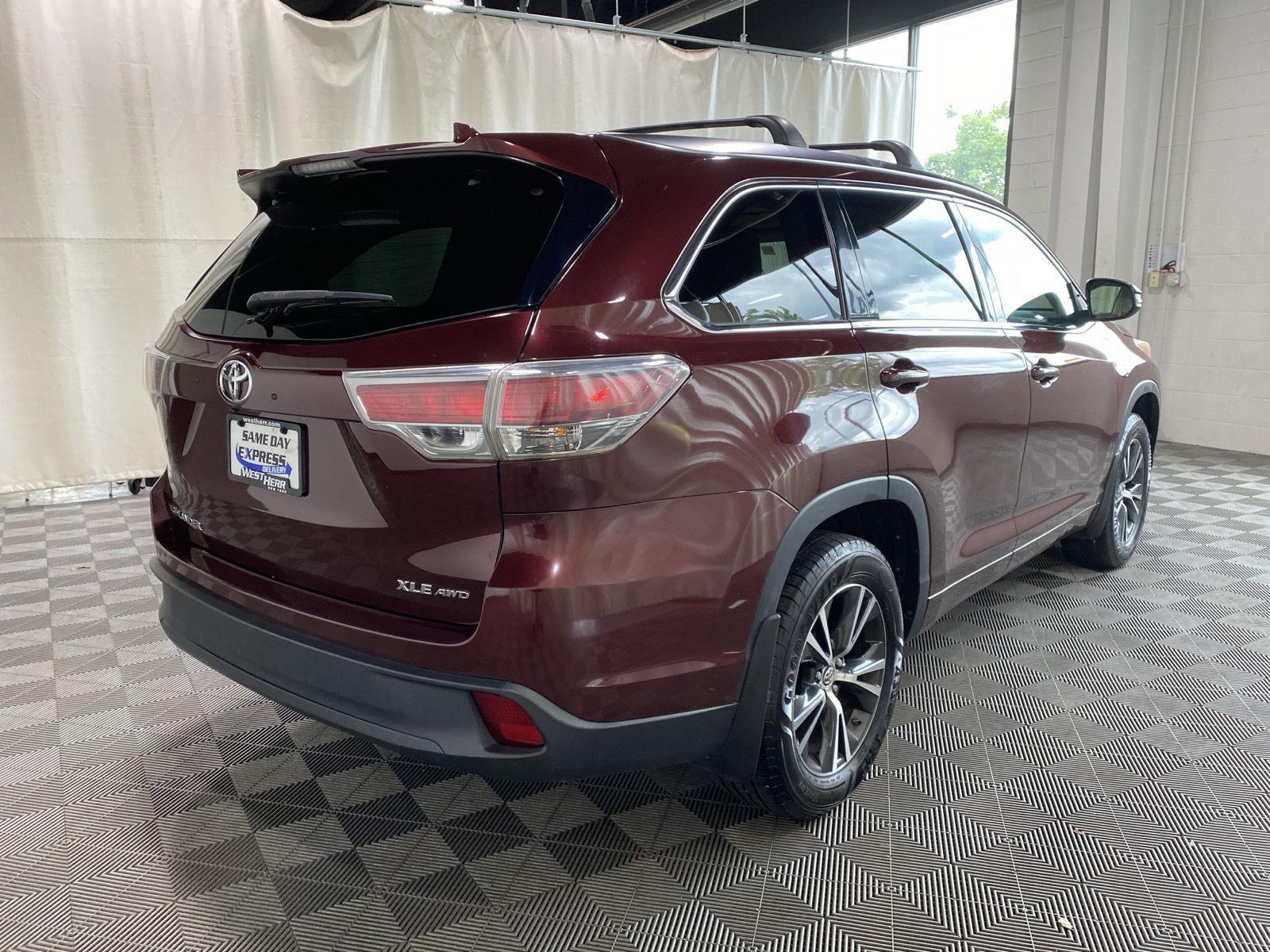 Used 2016 Ooh La La Rouge Mica Toyota XLE image 13