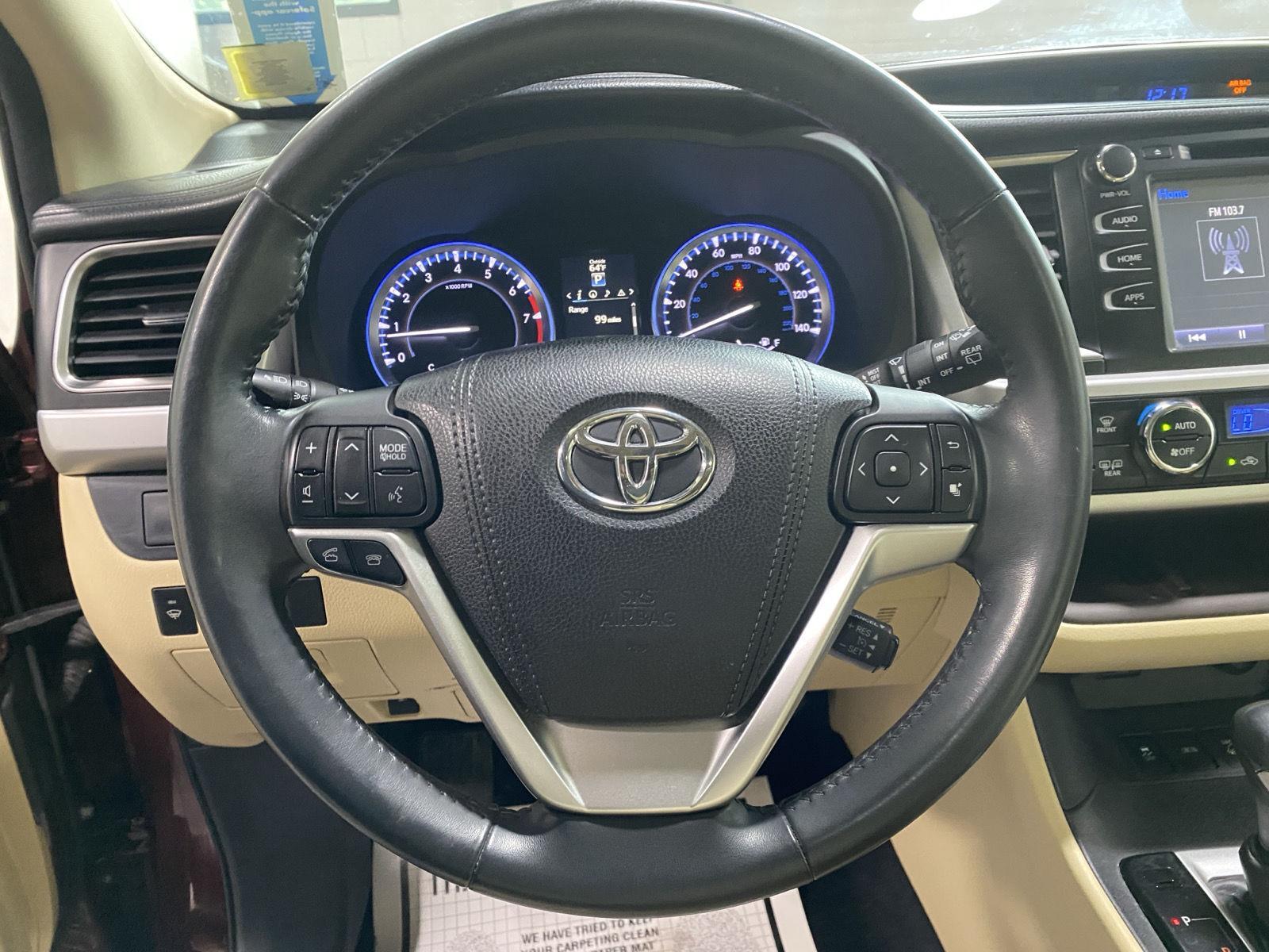 Used 2016 Ooh La La Rouge Mica Toyota XLE image 29