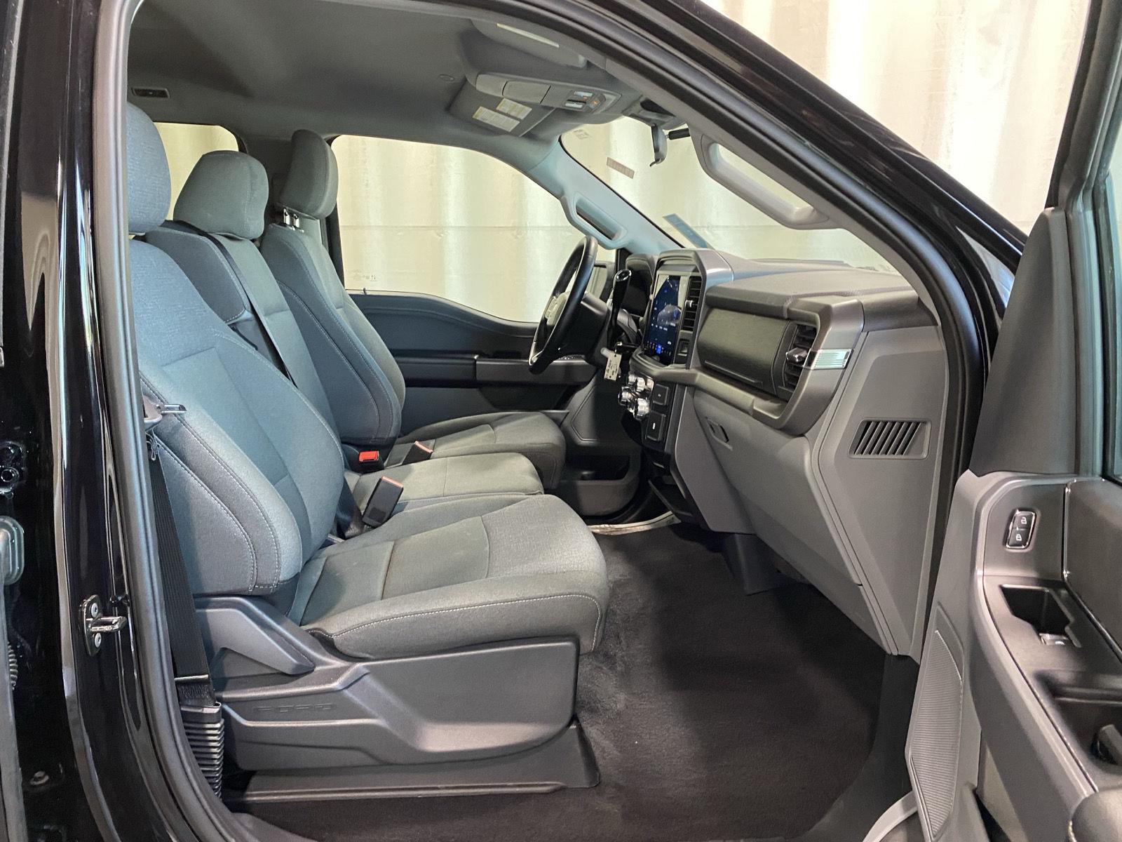 View vehicle photo 7