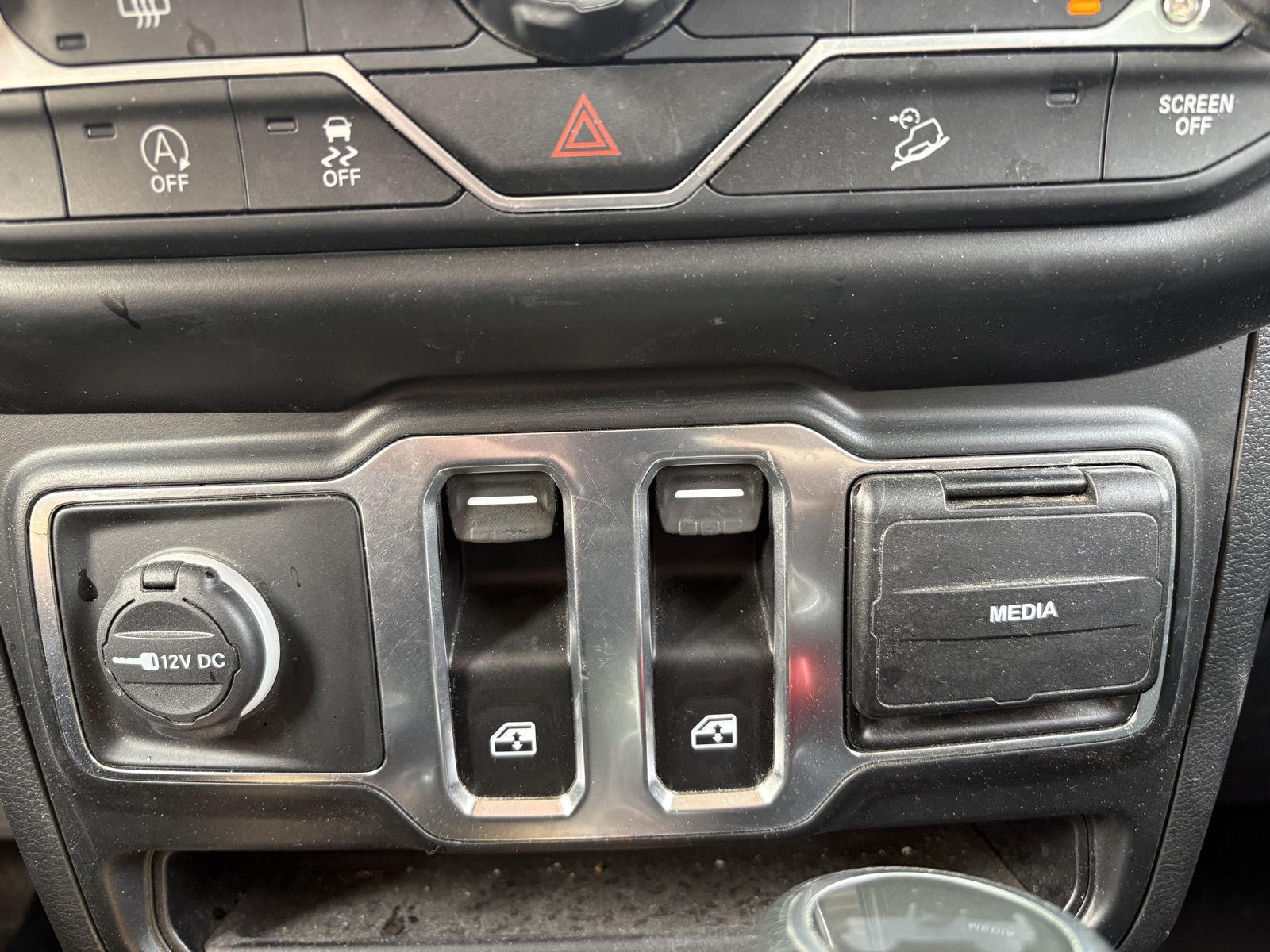 Used 2020 Sting-Gray Clearcoat Jeep Sport S image 15