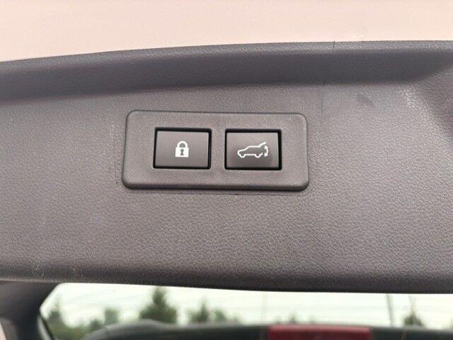 Used 2025 Crystal White Pearl Subaru Onyx Edition image 18