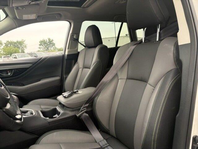 Used 2025 Crystal White Pearl Subaru Onyx Edition image 6