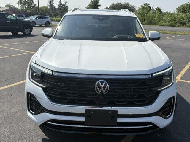 Used 2024 Opal White Pearl Volkswagen 2.0T SEL Premium R-Line image 3