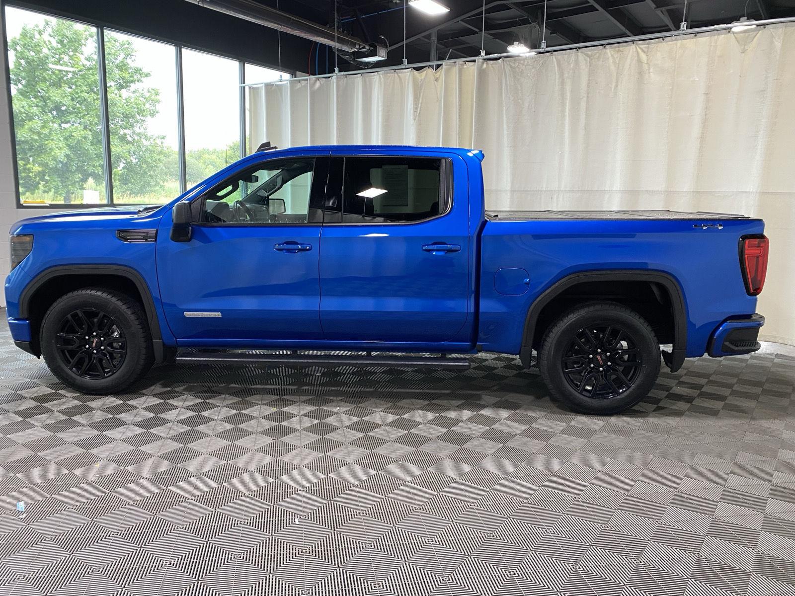 Used 2024 Dynamic Blue Metallic GMC Elevation image 6
