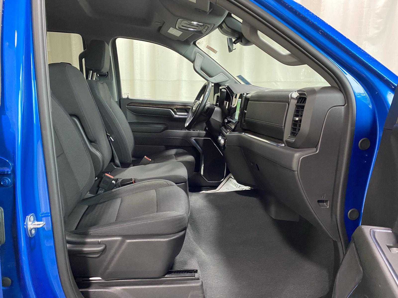 Used 2024 Dynamic Blue Metallic GMC Elevation image 9