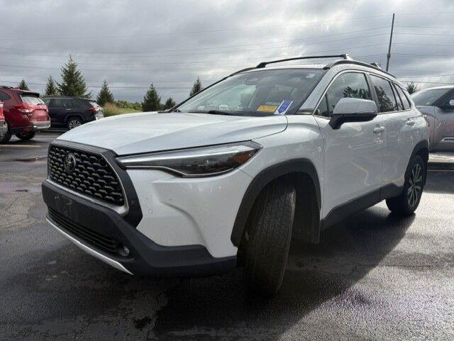 Certified Used 2024 Wind Chill Pearl Toyota XLE image 7