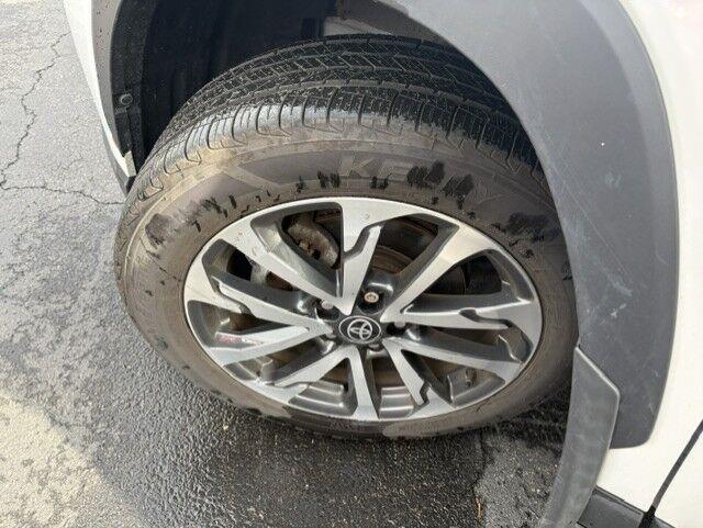 Certified Used 2024 Wind Chill Pearl Toyota XLE image 17