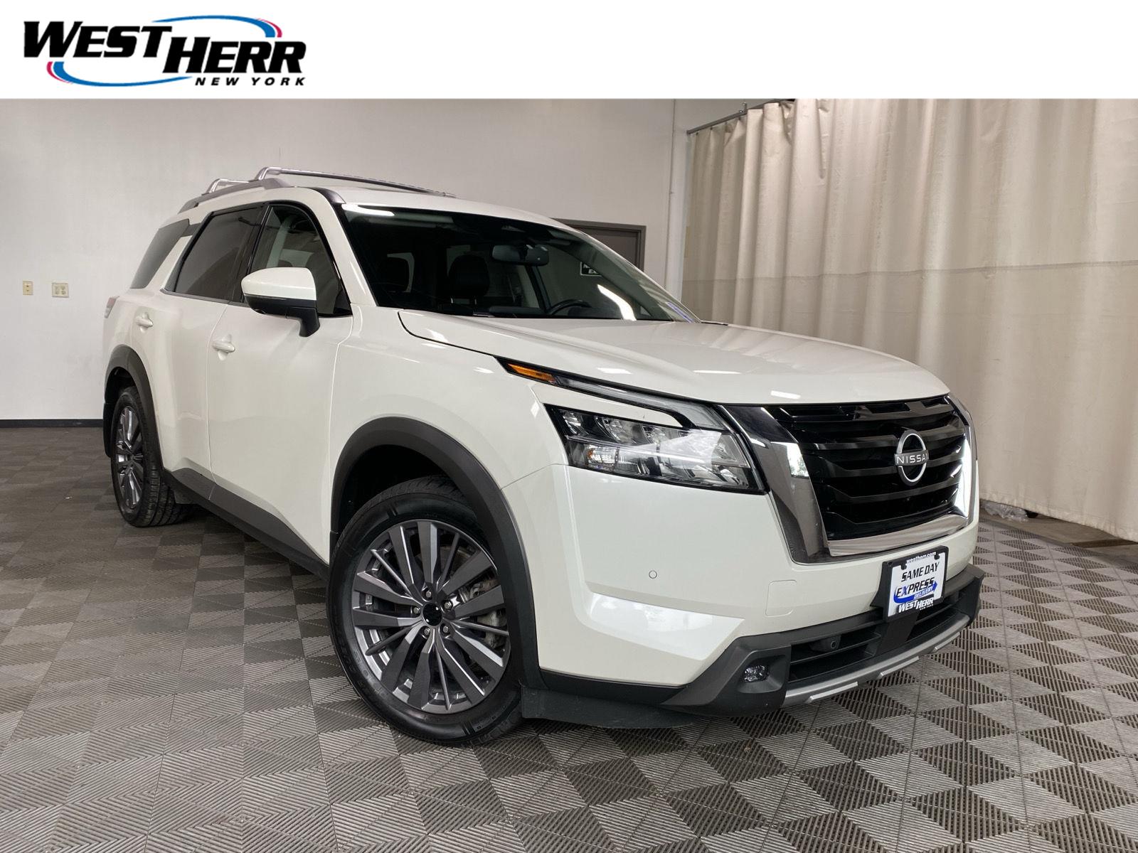  2022 Nissan Pathfinder SL 4WD   