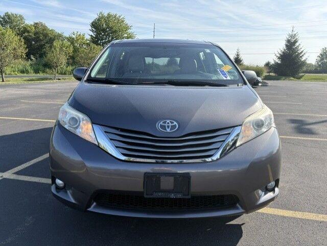 Used 2017 Predawn Gray Mica Toyota XLE image 4