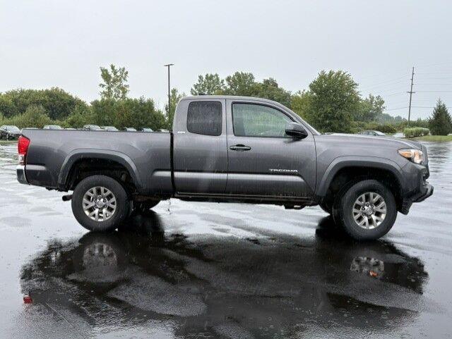 Used 2016 Magnetic Gray Metallic Toyota SR5 V6 image 16
